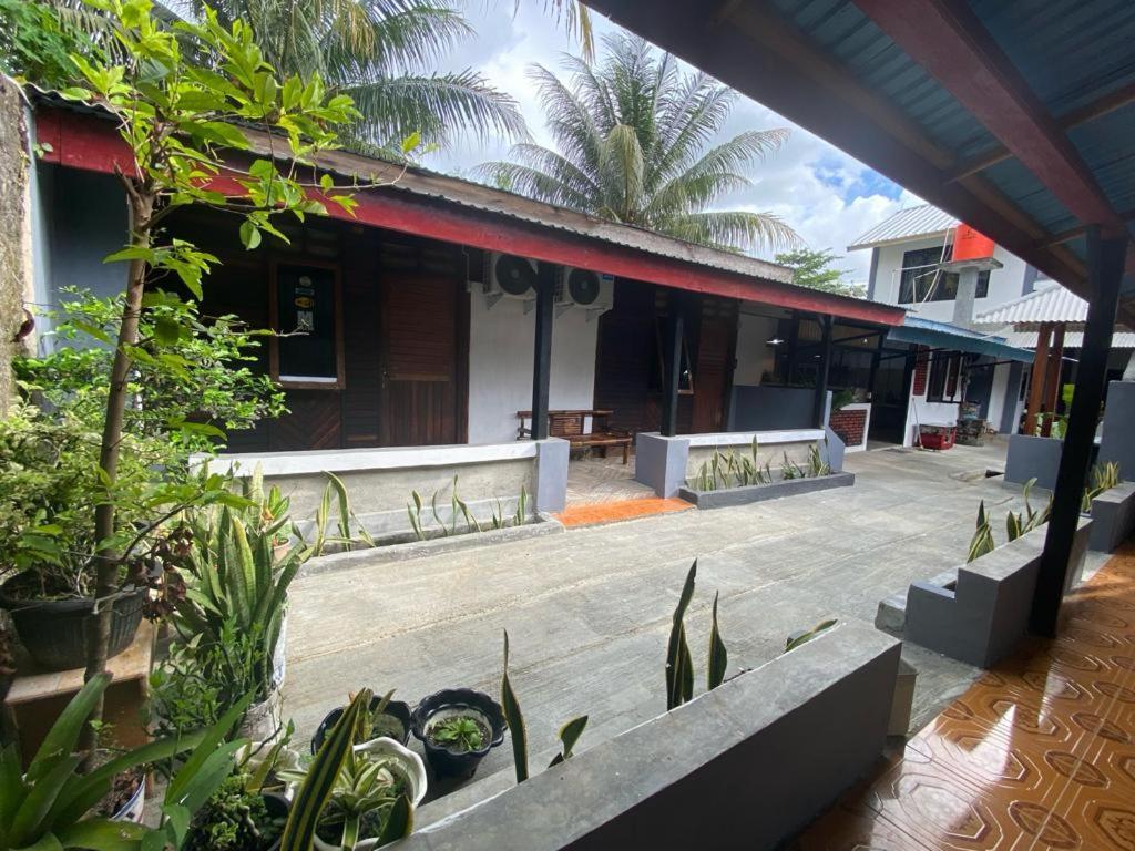 Krui Saejadi Surf And Stay Exterior foto